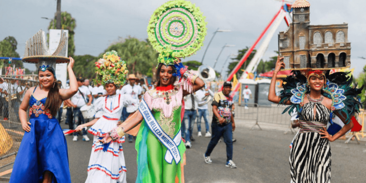 San Cristóbal brilla en Carnaval Nacional con representaciones