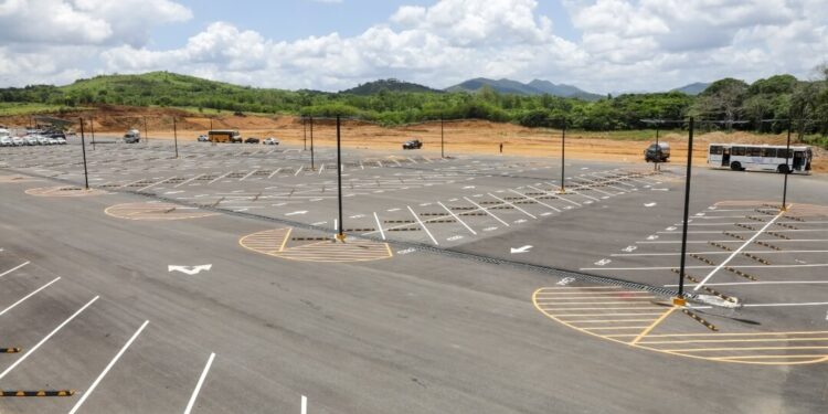 Abinader inaugura Centro Nacional de Retención de Vehículos en SDO