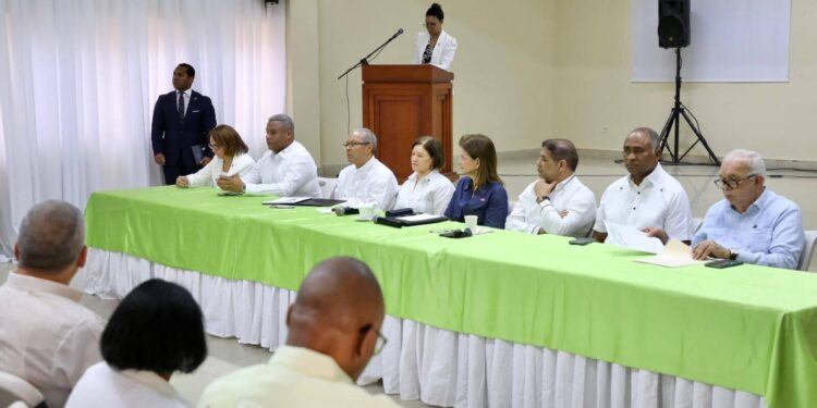 Vicepresidenta Raquel Peña encabeza encuentro con productores de mango en Peravia