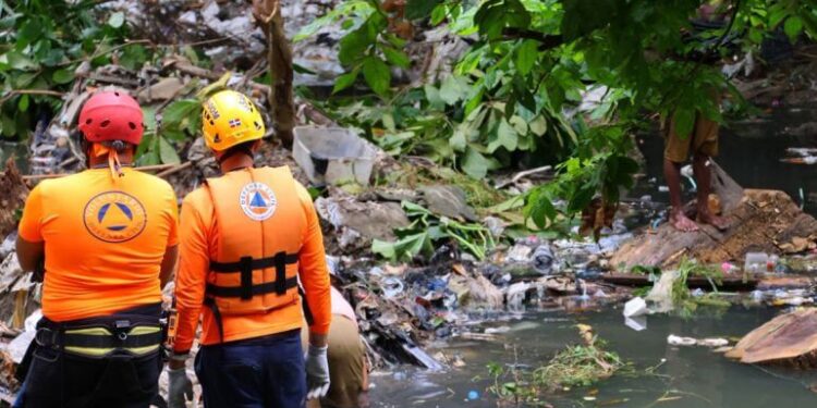 Defensa Civil encuentra cuerpo de niña desparecida en cañada Villa Mella