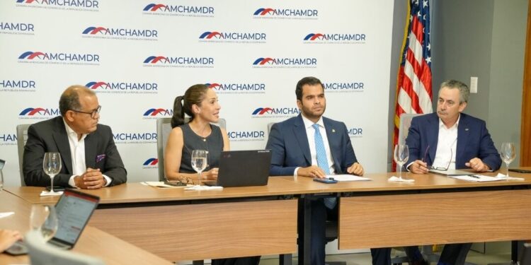 Vicente Sánchez se reúne con el Comité de Tecnología e Innovación de AMCHAMDR