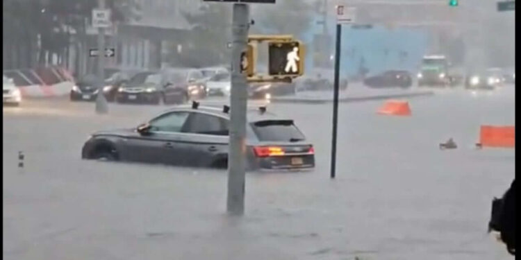 NY: Inundaciones dejan dos muertos