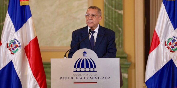 Gobierno afirma mejora calidad de vida dominicanos últimos 5 años; oposición dice lo contrario