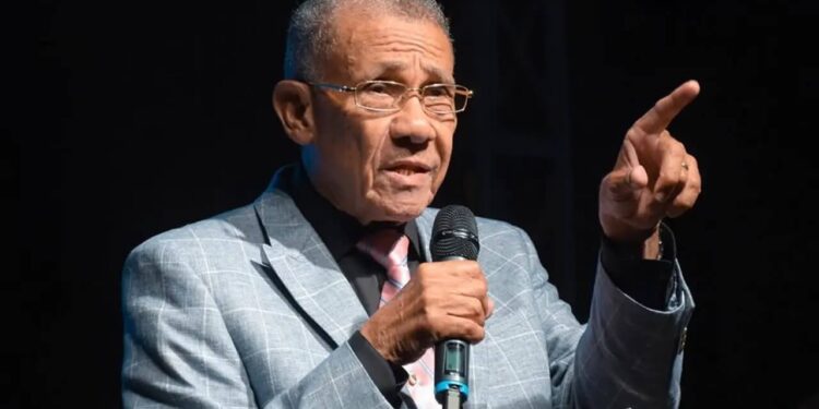 Pastor evangélico favorece tope a cesantía laboral