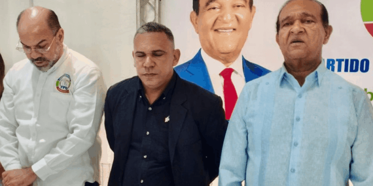 Antonio Marte juramenta directiva PPG en Higüey