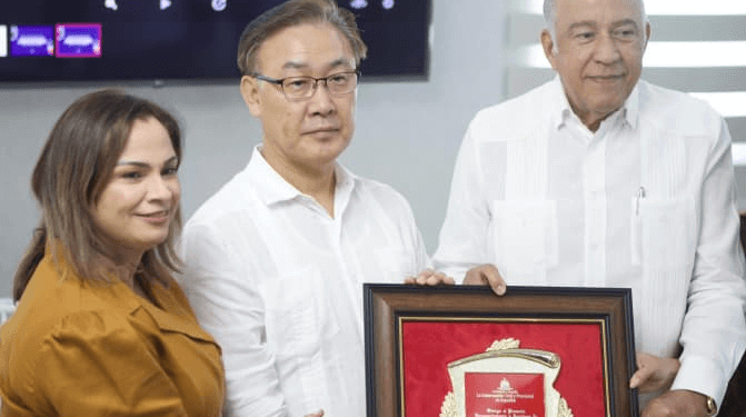 Diputada recibe visita embajador Corea del Sur