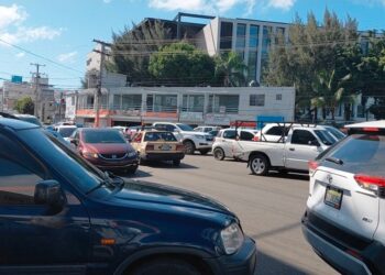 Abogados se quejan por falta de parqueos en Ciudad Judicial SDE