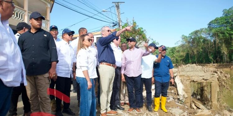 Abinader visita zonas impactadas por inundaciones en Gaspar Hernández
