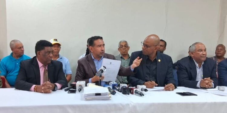 Gremios califican de arbitraria y abusiva medidas cautelares contra Nelson Gutiérrez