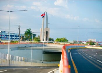 Gobierno inaugura túnel de la Plaza de la Bandera