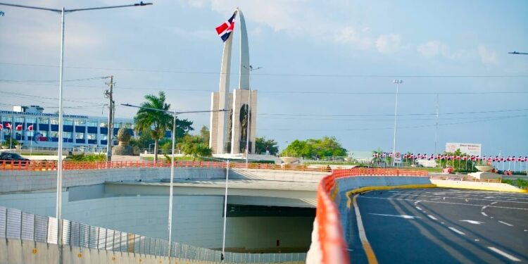 Gobierno inaugura túnel de la Plaza de la Bandera