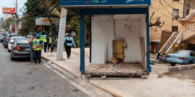 Alcaldía DN recupera espacio público ocupado irregularmente en sector Mata Hambre
