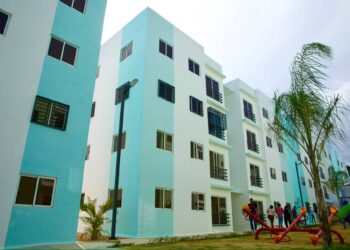 Abinader entrega 112 apartamentos en Boca Chica