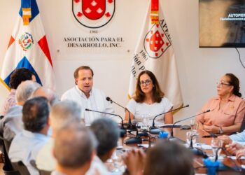 Empresarios de Santiago respaldan Autopista del Ámbar