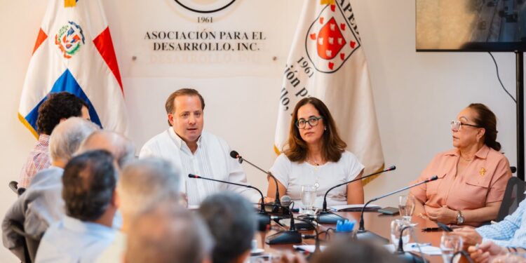 Empresarios de Santiago respaldan Autopista del Ámbar