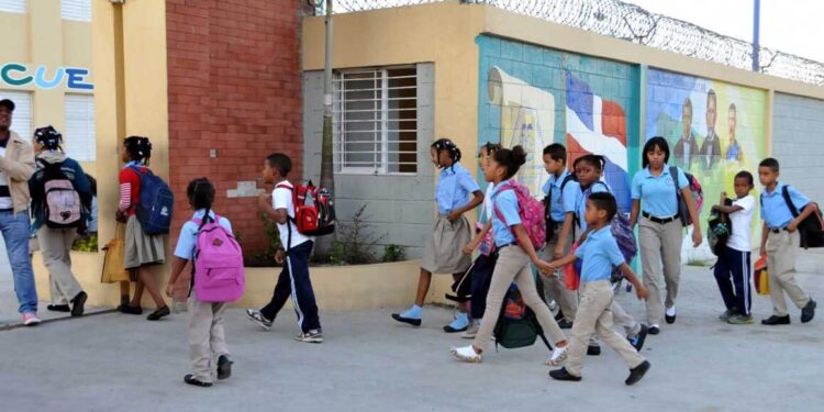 Fuerza del Pueblo: «Año escolar iniciará con problemas de fondo ante un presupuesto desconectado del aprendizaje»