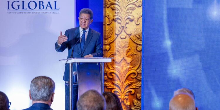 Leonel Fernández destaca aporte del IGLOBAL 