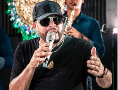 Autoridades investigan muerte esposa merenguero Julian Oro Duro; artista resultó herido