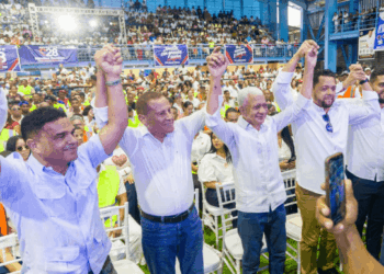 Ricardo de los Santos juramenta sector construcción de Sánchez Ramírez en respaldo a Carolina Mejía